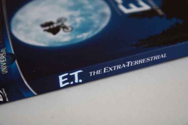 E.T. Mimozemšťan (hřbet obalu)