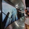 Televizní monstrum: Samsung odhalil ohybatelného 105palcového macka