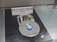 Hitachi - prototyp Blu-ray mechaniky pro práci se 100 GB vícevrstvými disky