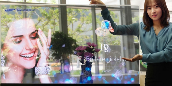 Samsung představil transparentní i zrcadlové OLED displeje